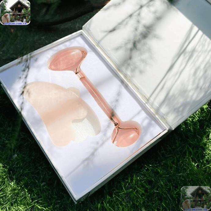 Gua Sha là một kỹ thuật trị liệu và làm đẹp cổ truyền của Đông y Trung Quốc Gua Sha là một kỹ thuật trị liệu và làm đẹp cổ truyền của Đông y Trung Quốc