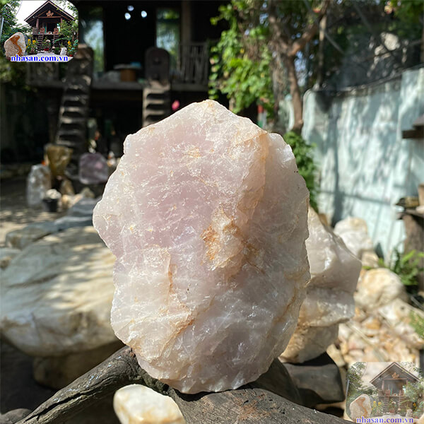 Đá thô được làm sạch sẽ giúp viên đá trở nên có giá trị Đá thô được làm sạch sẽ giúp viên đá trở nên có giá trị