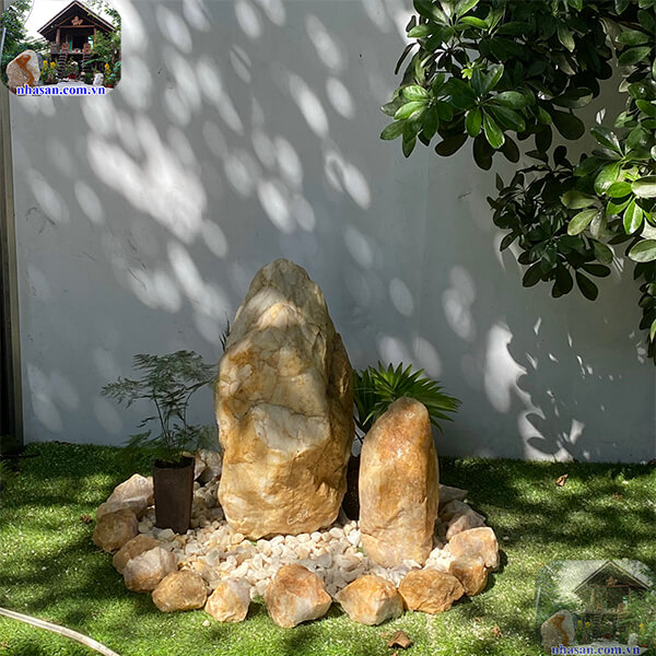 Đá thạch anh thô được dùng để trang trí trấn trạch Đá thạch anh thô được dùng để trang trí trấn trạch