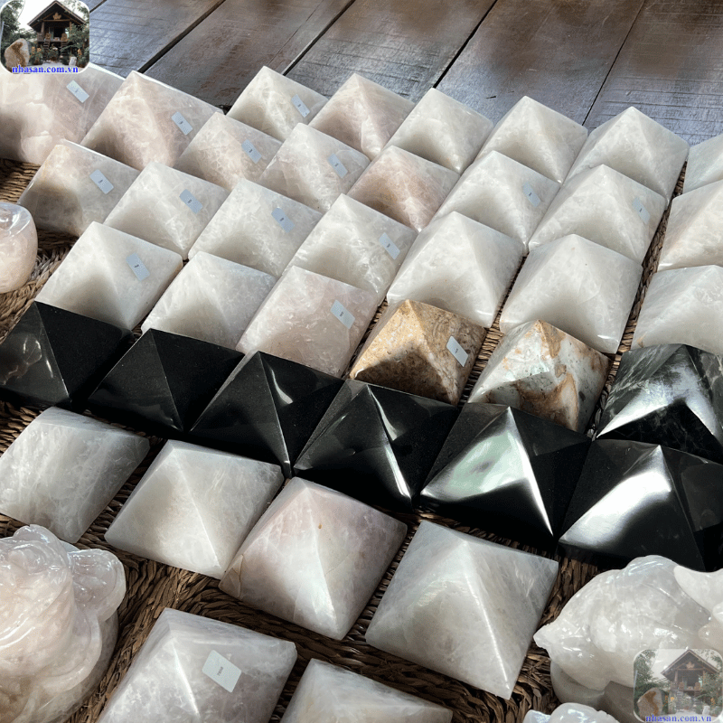 Đá thạch anh tự nhiên có khả năng hấp thụ và chuyển hóa năng lượng Đá thạch anh tự nhiên có khả năng hấp thụ và chuyển hóa năng lượng