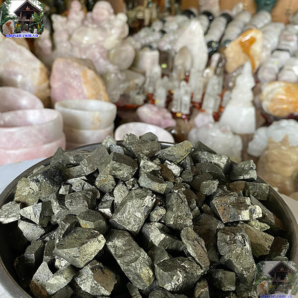 Đá vàng găm trừ tà vô cùng tốt Đá vàng găm trừ tà vô cùng tốt