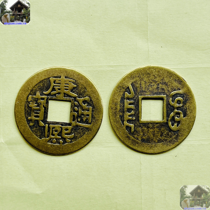 Đồng xu âm dương biểu trưng cho sự cân bằng giữa âm và dương Đồng xu âm dương biểu trưng cho sự cân bằng giữa âm và dương