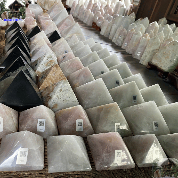 Kim tự tháp thực sự là một công cụ phong thuỷ đa năng Kim tự tháp thực sự là một công cụ phong thuỷ đa năng