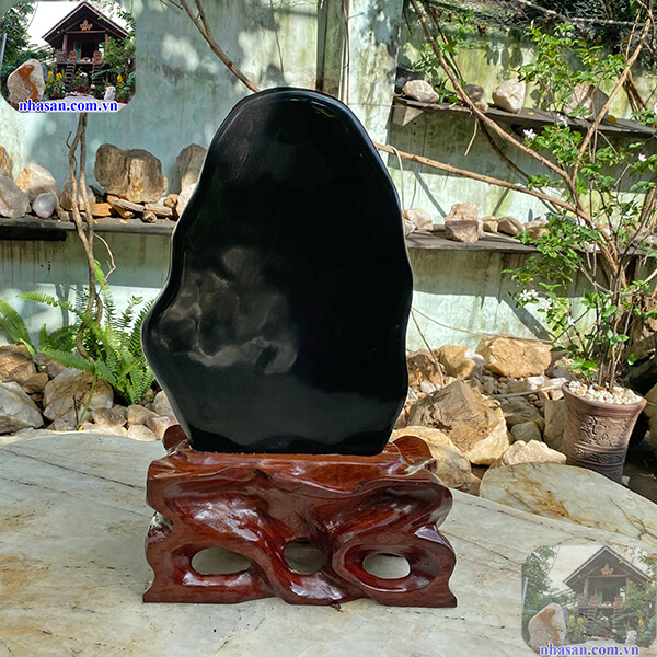 Vệ sinh đá bằng tinh dầu giúp đá luôn sáng đẹp Vệ sinh đá bằng tinh dầu giúp đá luôn sáng đẹp