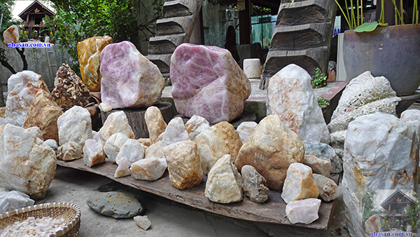 Đá tự nhiên sẽ mang hình dáng, khí chất và năng lượng khác nhau Đá tự nhiên sẽ mang hình dáng, khí chất và năng lượng khác nhau