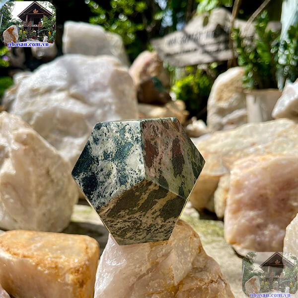 Viên đá tốt cho tinh thần và sức khỏe của gia chủ Viên đá tốt cho tinh thần và sức khỏe của gia chủ