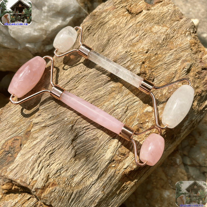 Cây lăn mặt bằng đá giúp hấp thụ các dưỡng chất từ sản phẩm chăm sóc da Cây lăn mặt bằng đá giúp hấp thụ các dưỡng chất từ sản phẩm chăm sóc da