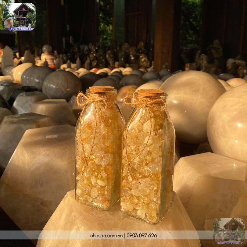 Chai đá thạch anh vàng vụn tự nhiên hỗ trợ làm dịu trường khí Chai đá thạch anh vàng vụn tự nhiên hỗ trợ làm dịu trường khí