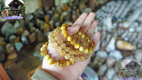 Màu vàng tương hợp với mệnh Thổ Màu vàng tương hợp với mệnh Thổ