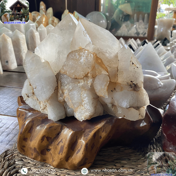 Nhà Sàn Tây Nguyên cung cấp chùm tinh thể thạch anh tự nhiên Nhà Sàn Tây Nguyên cung cấp chùm tinh thể thạch anh tự nhiên