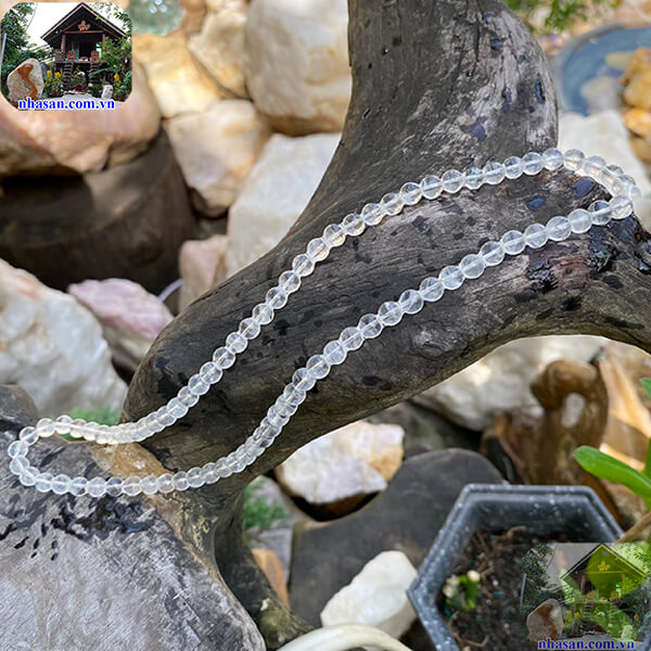 Chuỗi vòng cổ đá thạch anh trắng 7ly Chuỗi vòng cổ đá thạch anh trắng 7ly