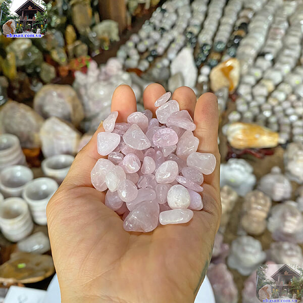 Thạch anh hồng vụn đánh bóng trang trí Thạch anh hồng vụn đánh bóng trang trí