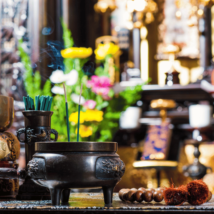 Phòng khách cần giữ sạch sẽ để không làm mất đi sự trang nghiêm của bàn thờ Phòng khách cần giữ sạch sẽ để không làm mất đi sự trang nghiêm của bàn thờ