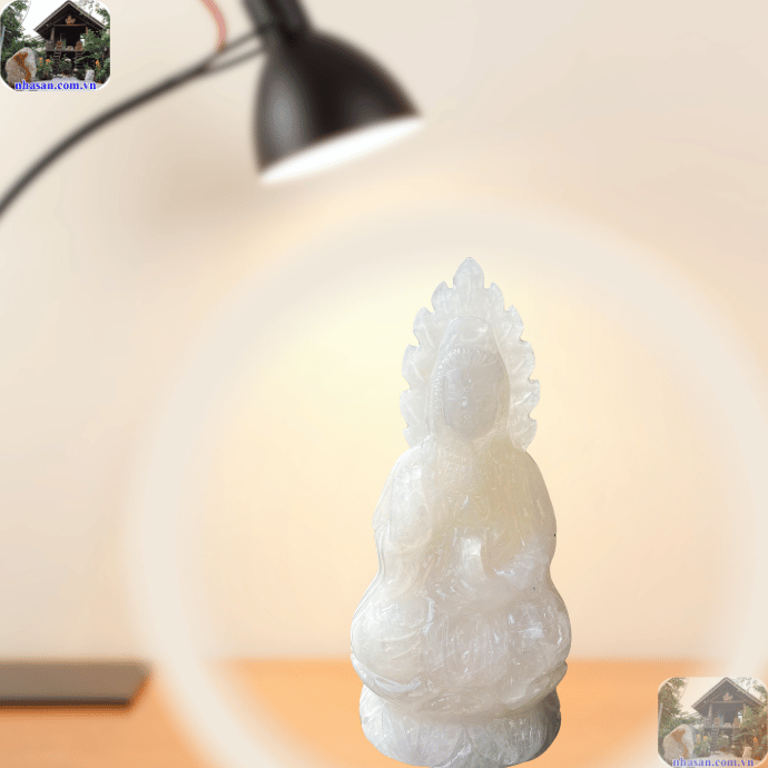 Tượng Phật thường tượng trưng cho sự bình an, trí tuệ và lòng từ bi Tượng Phật thường tượng trưng cho sự bình an, trí tuệ và lòng từ bi