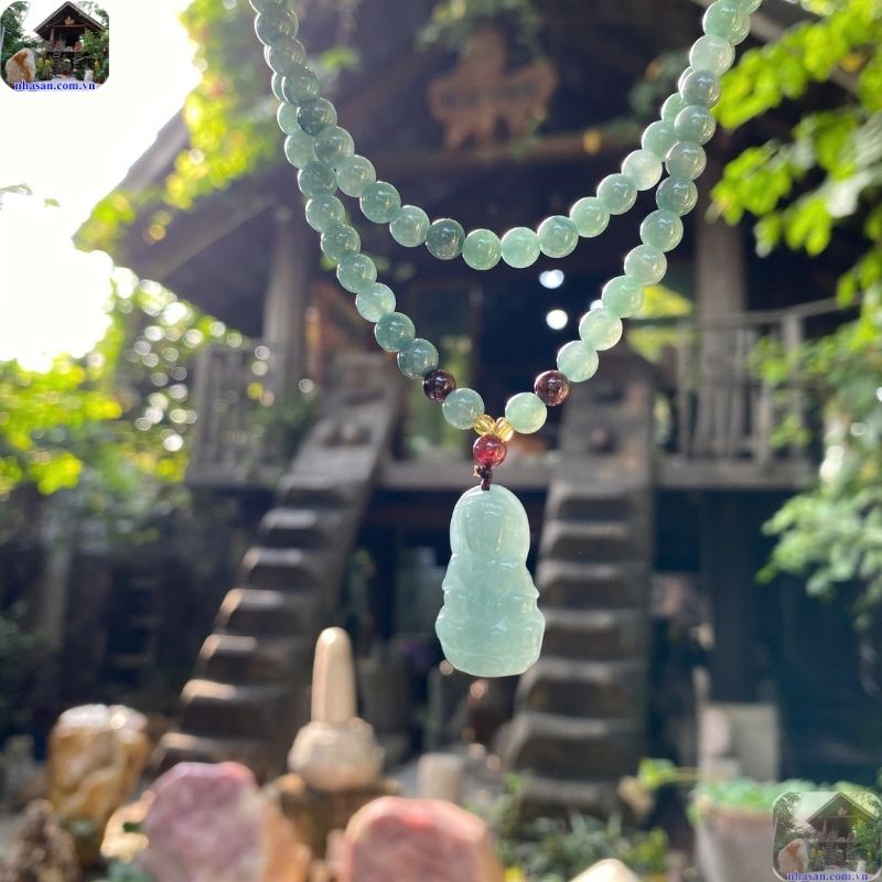 Dây chuyền phong thủy là loại trang sức được chế tác từ các vật liệu có năng lượng tự nhiên Dây chuyền phong thủy là loại trang sức được chế tác từ các vật liệu có năng lượng tự nhiên