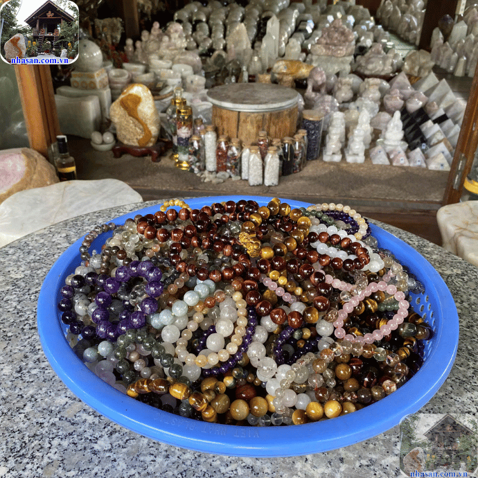 Sử dụng vòng đá phong thủy là một trong những cách thức phổ biến để cải thiện vận khí Sử dụng vòng đá phong thủy là một trong những cách thức phổ biến để cải thiện vận khí