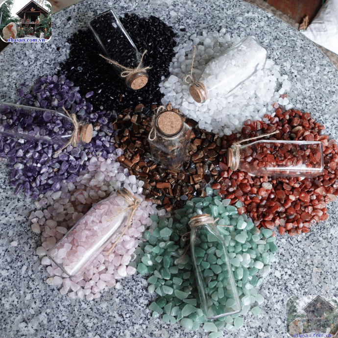 Tìm hiểu có nên rải đá thạch anh xuống mộ hay không? Tìm hiểu có nên rải đá thạch anh xuống mộ hay không?