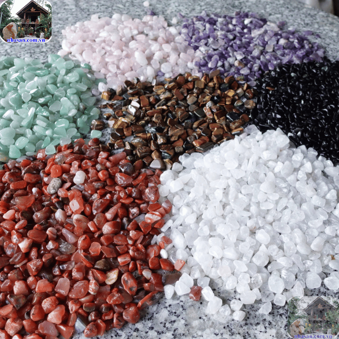 Chỉ cần rải một lượng vừa phải và chú ý chọn loại đá có nguồn gốc tự nhiên Chỉ cần rải một lượng vừa phải và chú ý chọn loại đá có nguồn gốc tự nhiên