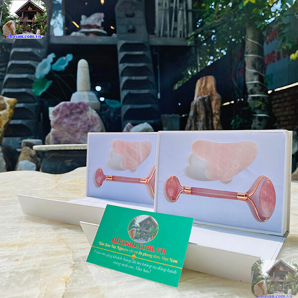 Combo thanh lăn mặt được chế tác từ đá thạch anh hồng tự nhiên Combo thanh lăn mặt được chế tác từ đá thạch anh hồng tự nhiên