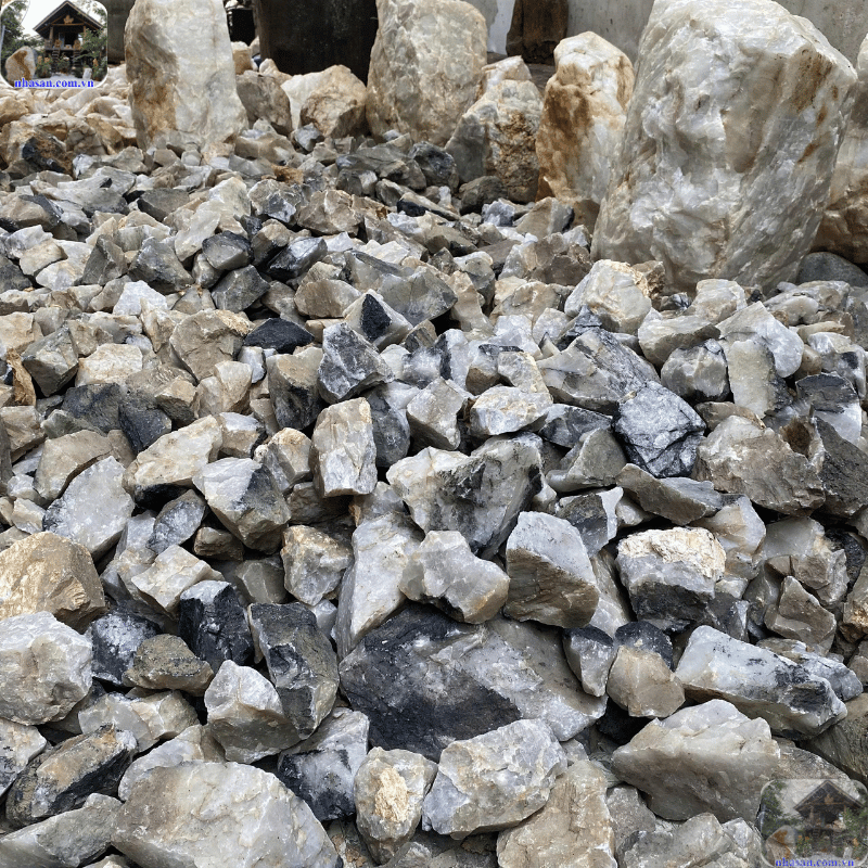 Thạch anh tóc đen, còn được gọi là Black Rutilated Quartz, là một biến thể đặc biệt của họ đá thạch anh Thạch anh tóc đen, còn được gọi là Black Rutilated Quartz, là một biến thể đặc biệt của họ đá thạch anh