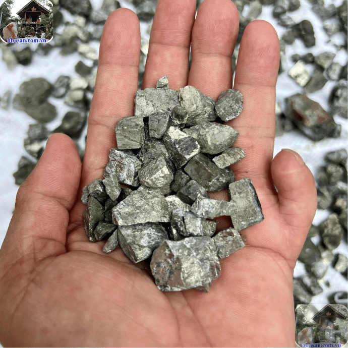 Đá vàng găm được xem như biểu tượng của tiền tài, thịnh vượng Đá vàng găm được xem như biểu tượng của tiền tài, thịnh vượng