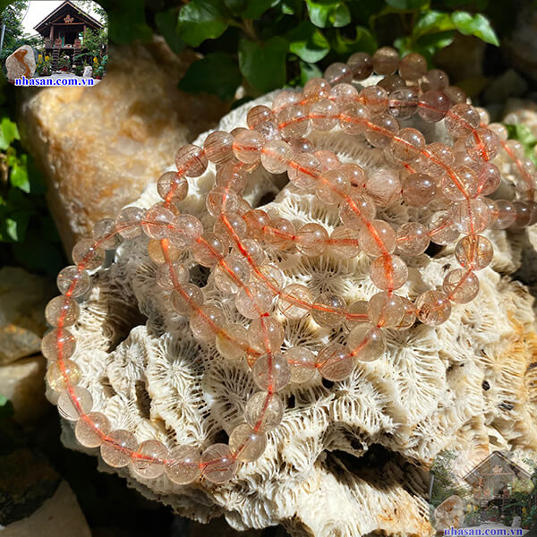 Màu đỏ tương sinh tương hợp với mệnh Hỏa và Thổ Màu đỏ tương sinh tương hợp với mệnh Hỏa và Thổ