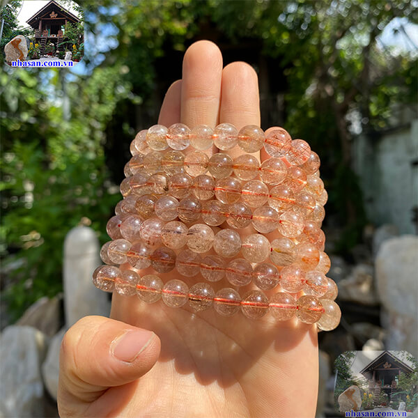 Thạch anh tóc đỏ được chế tác thành trang sức vòng tay Thạch anh tóc đỏ được chế tác thành trang sức vòng tay