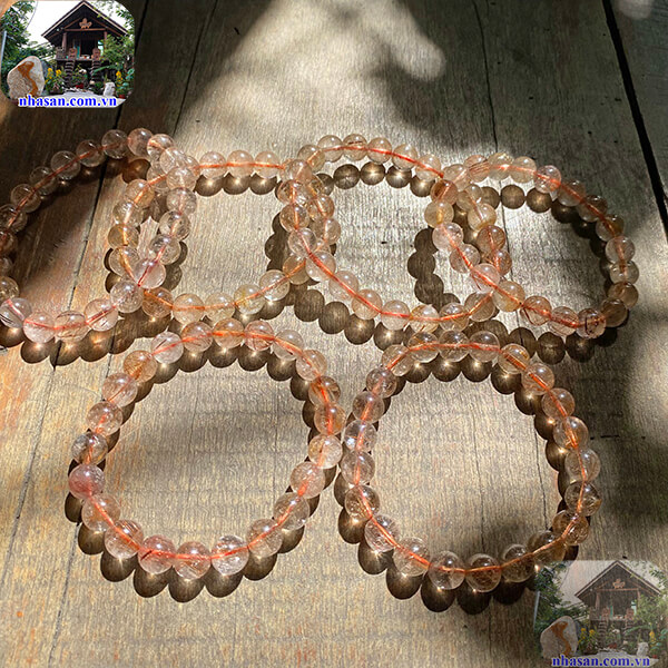 Thạch anh tóc đỏ bảo vệ chủ nhân khỏi năng lượng tiêu cực Thạch anh tóc đỏ bảo vệ chủ nhân khỏi năng lượng tiêu cực