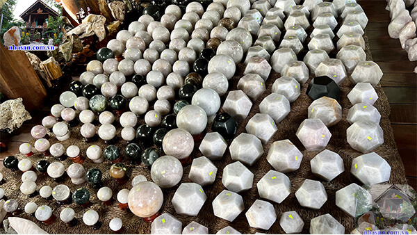 Đá phong thủy tự nhiên mang năng lượng suốt hàng triệu năm Đá phong thủy tự nhiên mang năng lượng suốt hàng triệu năm