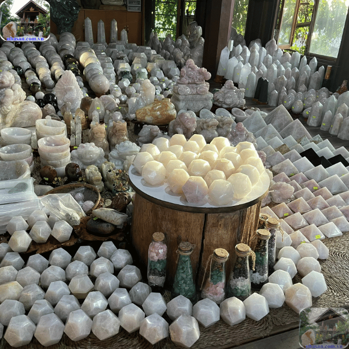 Cửa hàng uy tín phải cam kết tất cả sản phẩm đều là đá tự nhiên, không qua pha trộn Cửa hàng uy tín phải cam kết tất cả sản phẩm đều là đá tự nhiên, không qua pha trộn