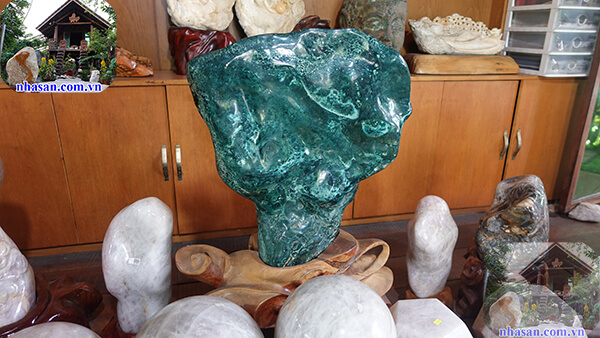 Đá canxedon đa dạng màu sắc và vân đá hài hòa Đá canxedon đa dạng màu sắc và vân đá hài hòa