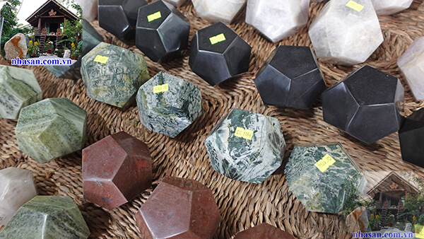 Đá bán quý canxedon là đá có từ lâu đời trong tự nhiên Đá bán quý canxedon là đá có từ lâu đời trong tự nhiên