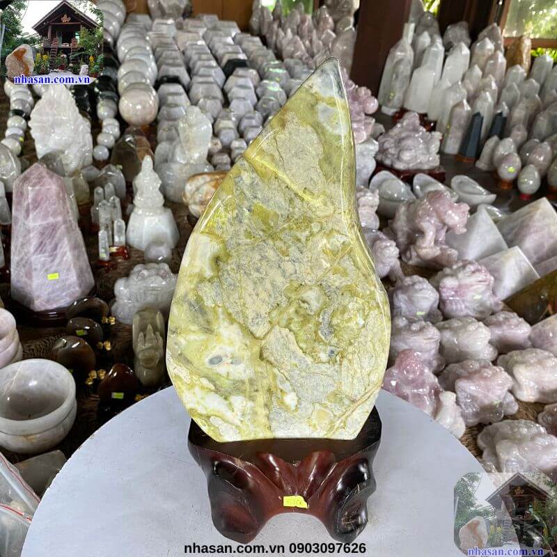 Vân đá cẩm thạch tự nhiên sẽ phân bố ngẫu nhiên, uốn lượn mềm mại, chỗ đậm chỗ nhạt Vân đá cẩm thạch tự nhiên sẽ phân bố ngẫu nhiên, uốn lượn mềm mại, chỗ đậm chỗ nhạt