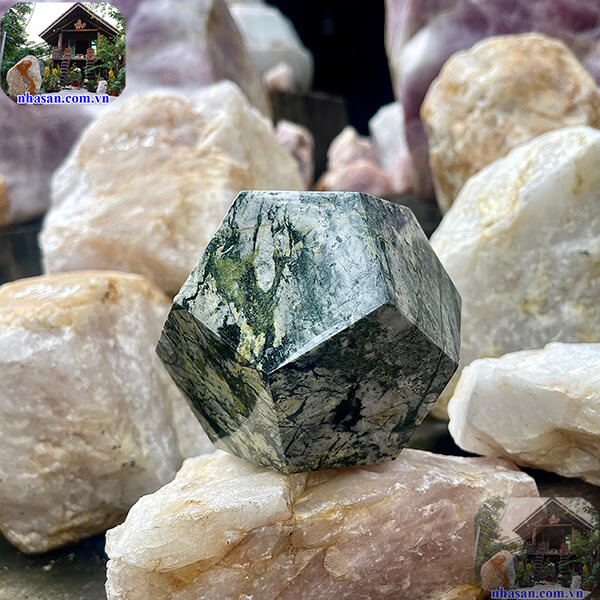 Đá canxedon 12 mặt thể hiện nhiều ý nghĩa phong thủy tốt đẹp Đá canxedon 12 mặt thể hiện nhiều ý nghĩa phong thủy tốt đẹp