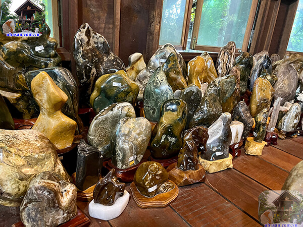 Đá canxedon có nhiều kích thước đa dạng Đá canxedon có nhiều kích thước đa dạng