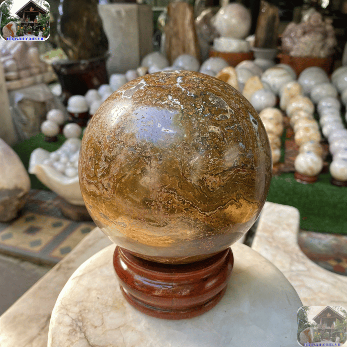 Đá Canxedon nâu là một loại đá quý được ưa chuộng trong phong thủy Đá Canxedon nâu là một loại đá quý được ưa chuộng trong phong thủy