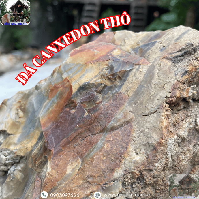 Đá canxedon thô là đá bán quý khá hiếm trong tự nhiên Đá canxedon thô là đá bán quý khá hiếm trong tự nhiên