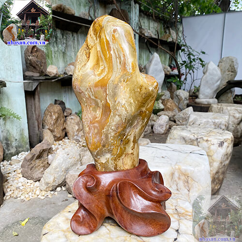 Đá canxedon vàng tự nhiên thường có dải màu không giống nhau Đá canxedon vàng tự nhiên thường có dải màu không giống nhau