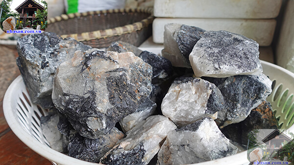 Đá chặn giấy thạch anh tóc đen thô Đá chặn giấy thạch anh tóc đen thô