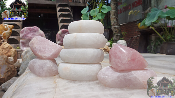 Đá chặn giấy thạch anh được đánh bóng, mài nhẵn Đá chặn giấy thạch anh được đánh bóng, mài nhẵn