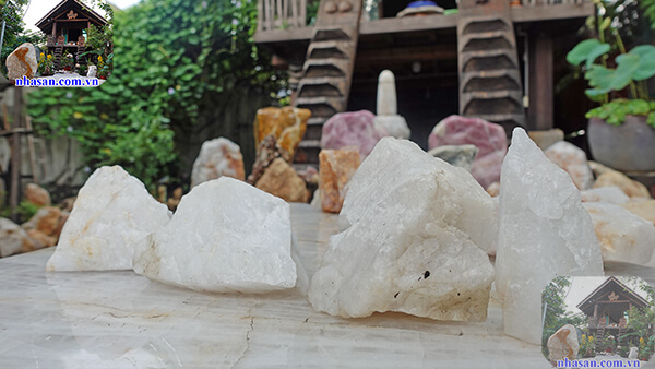 Đá thạch anh thô trắng Đá thạch anh thô trắng