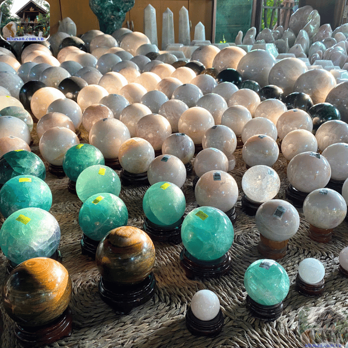 Quả cầu fluorite nhỏ có thể đặt ở phòng khách, phòng làm việc Quả cầu fluorite nhỏ có thể đặt ở phòng khách, phòng làm việc