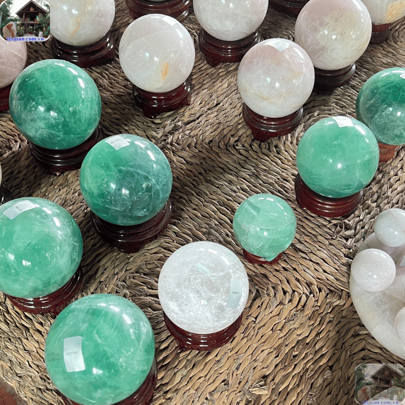 Đá Fluorite khá mềm, chỉ đạt 4/10 trên thang độ cứng Mohs Đá Fluorite khá mềm, chỉ đạt 4/10 trên thang độ cứng Mohs