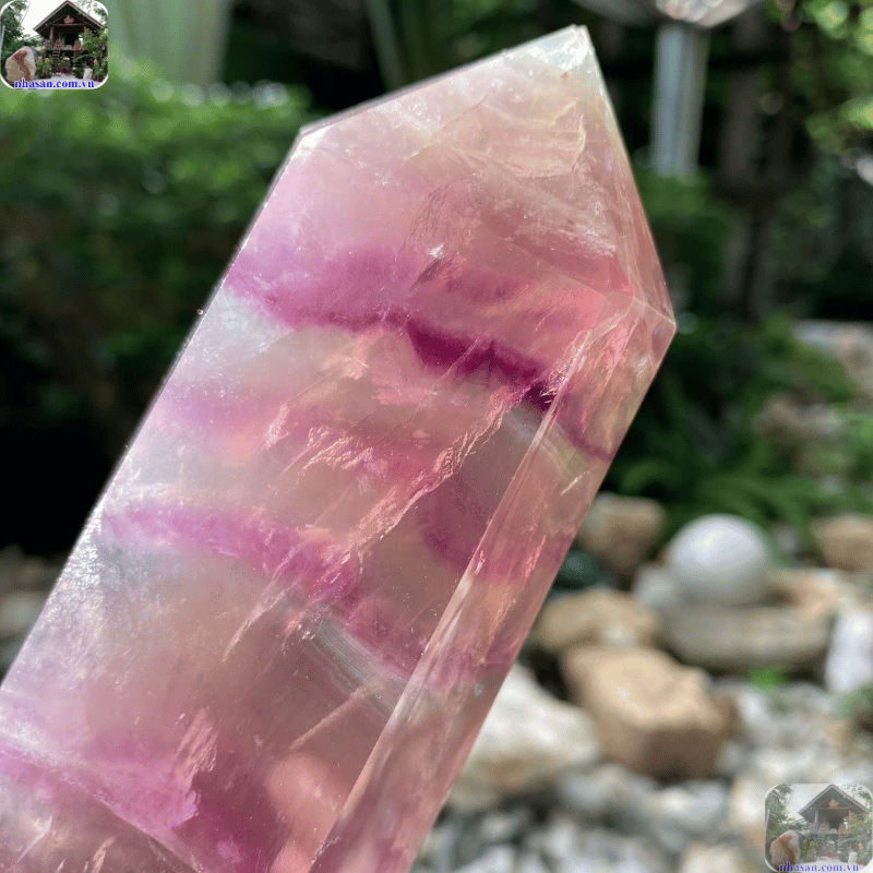 Đá Fluorite là gì? Được gọi là Huỳnh Thạch, là một khoáng chất halogenua của canxi, có công thức hóa học là CaF2 Đá Fluorite là gì? Được gọi là Huỳnh Thạch, là một khoáng chất halogenua của canxi, có công thức hóa học là CaF2