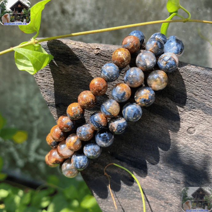 Đá giông bão Pietersite với vẻ đẹp huyền ảo, lấp lánh tựa như những cơn bão đầy màu sắc Đá giông bão Pietersite với vẻ đẹp huyền ảo, lấp lánh tựa như những cơn bão đầy màu sắc