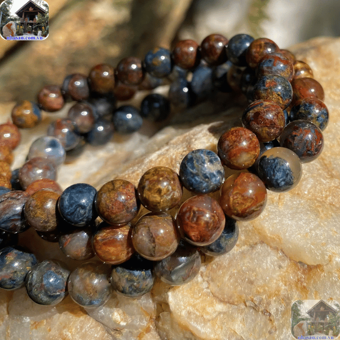 Pietersite được biết đến như một loại đá của sự bảo vệ và thanh tẩy Pietersite được biết đến như một loại đá của sự bảo vệ và thanh tẩy