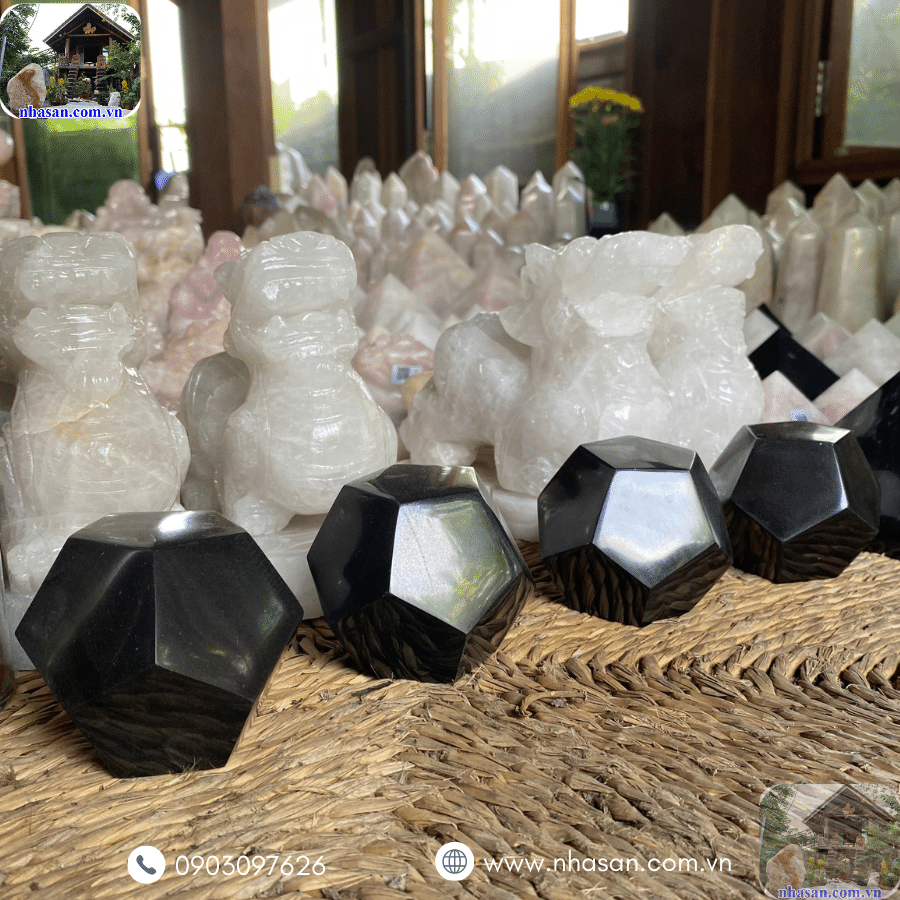 Độ cứng của đá vỏ chai đạt từ 5 - 5.5 mohs Độ cứng của đá vỏ chai đạt từ 5 - 5.5 mohs