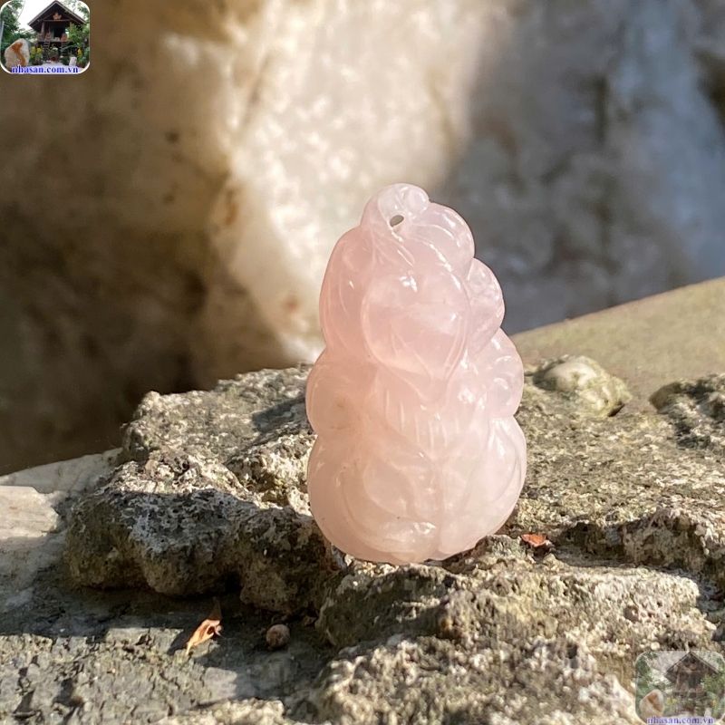 Đá Hồ Ly Chúa thường được chế tác từ các loại đá quý tự nhiên có năng lượng Đá Hồ Ly Chúa thường được chế tác từ các loại đá quý tự nhiên có năng lượng