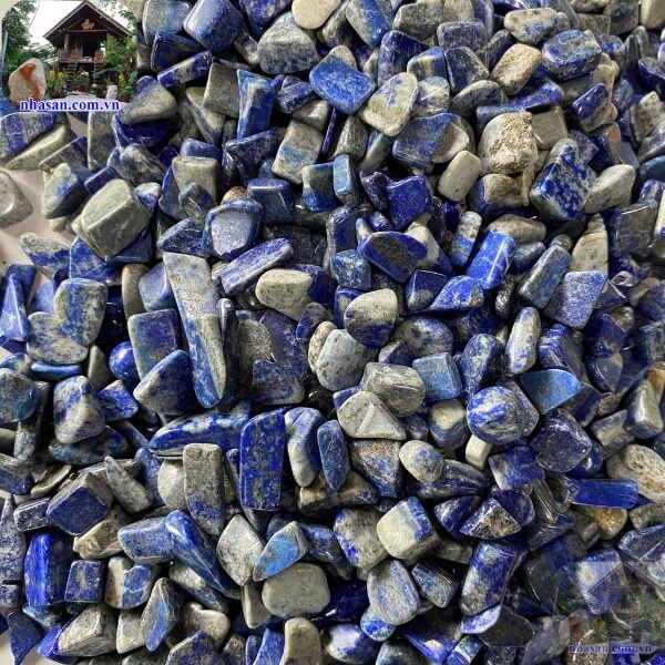 Đá luân xa cổ họng được cho rằng có thể giúp cân bằng luân xa này Đá luân xa cổ họng được cho rằng có thể giúp cân bằng luân xa này