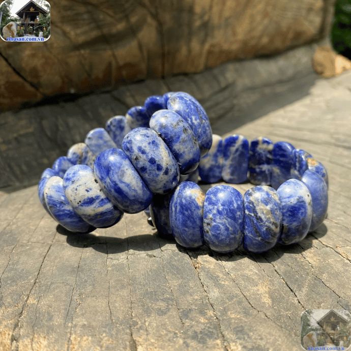 Năng lượng của đá lưu ly giúp khai mở tâm trí, tăng cường khả năng tập trung Năng lượng của đá lưu ly giúp khai mở tâm trí, tăng cường khả năng tập trung